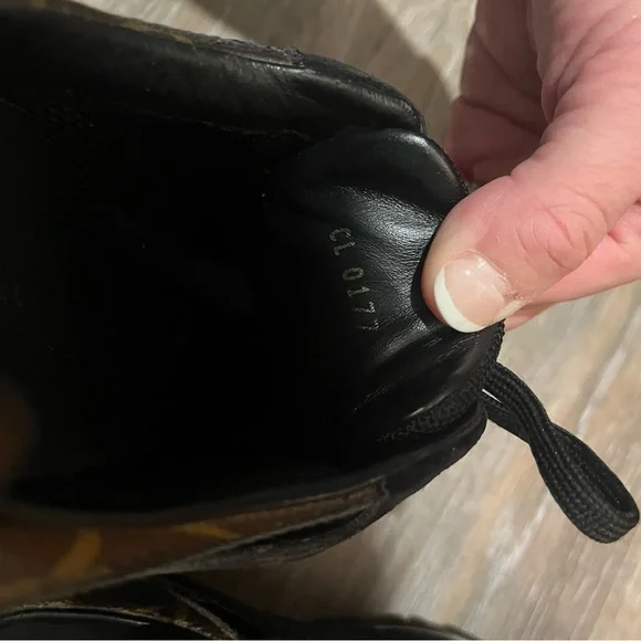 Louis Vuitton run away sneakers - Picture 6 of 9